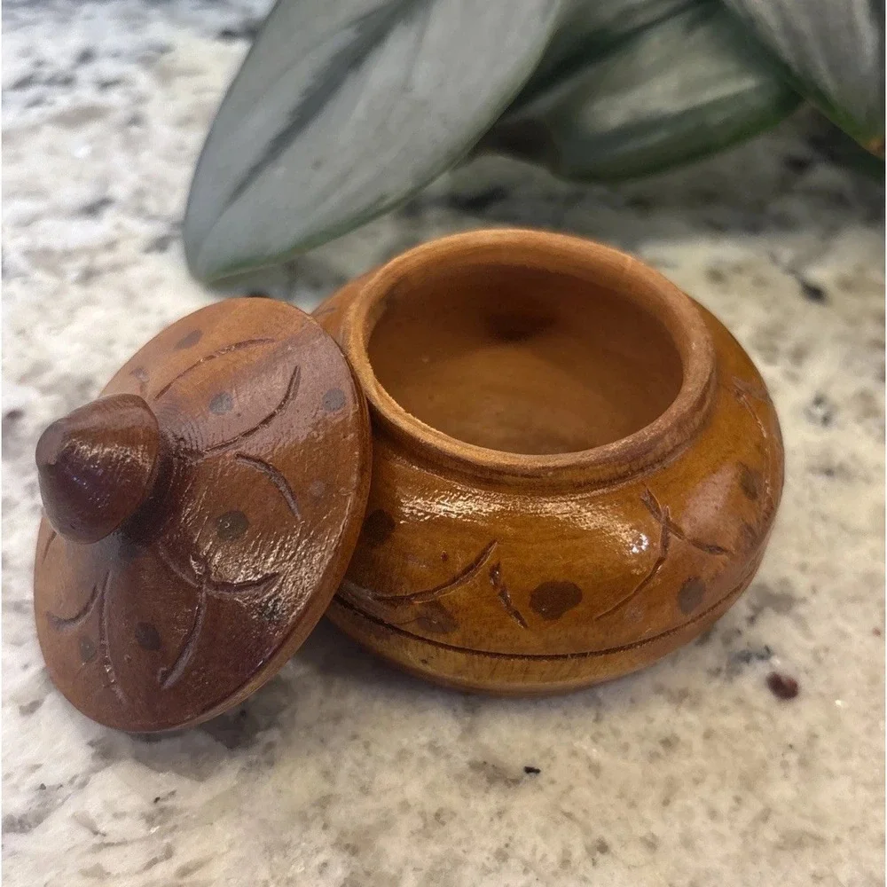 Vintage Wooden‎ Handcrafted Carved Floral Pattern Trinket Jewelry Box